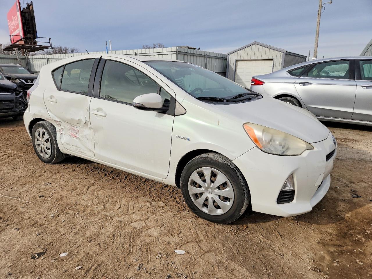 2013 Toyota Prius C - Фото 4
