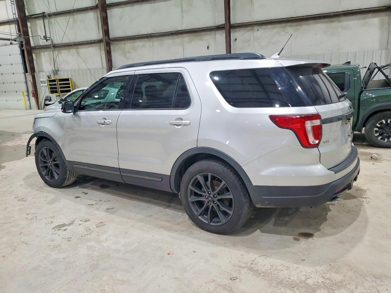 2018 Ford Explorer Xlt - Фото 2