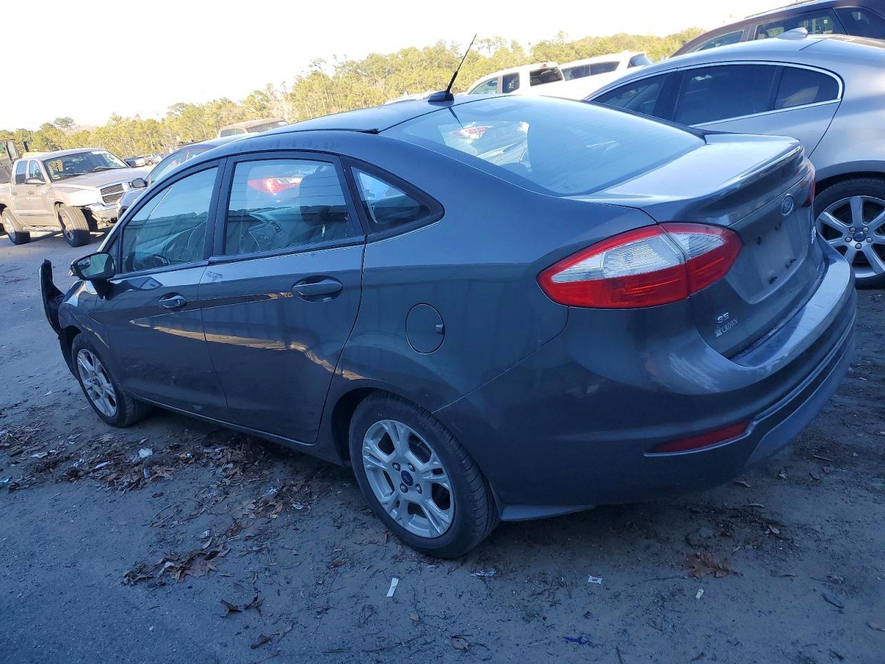 2016 Ford Fiesta Se - Image 2