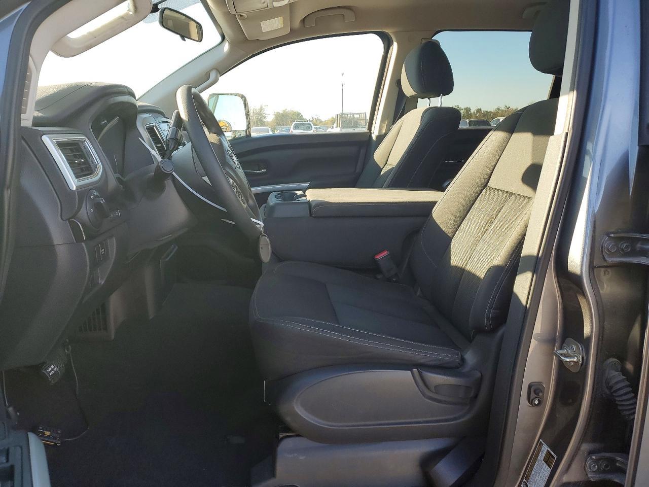 2017 Nissan Titan Xd S - Image 7