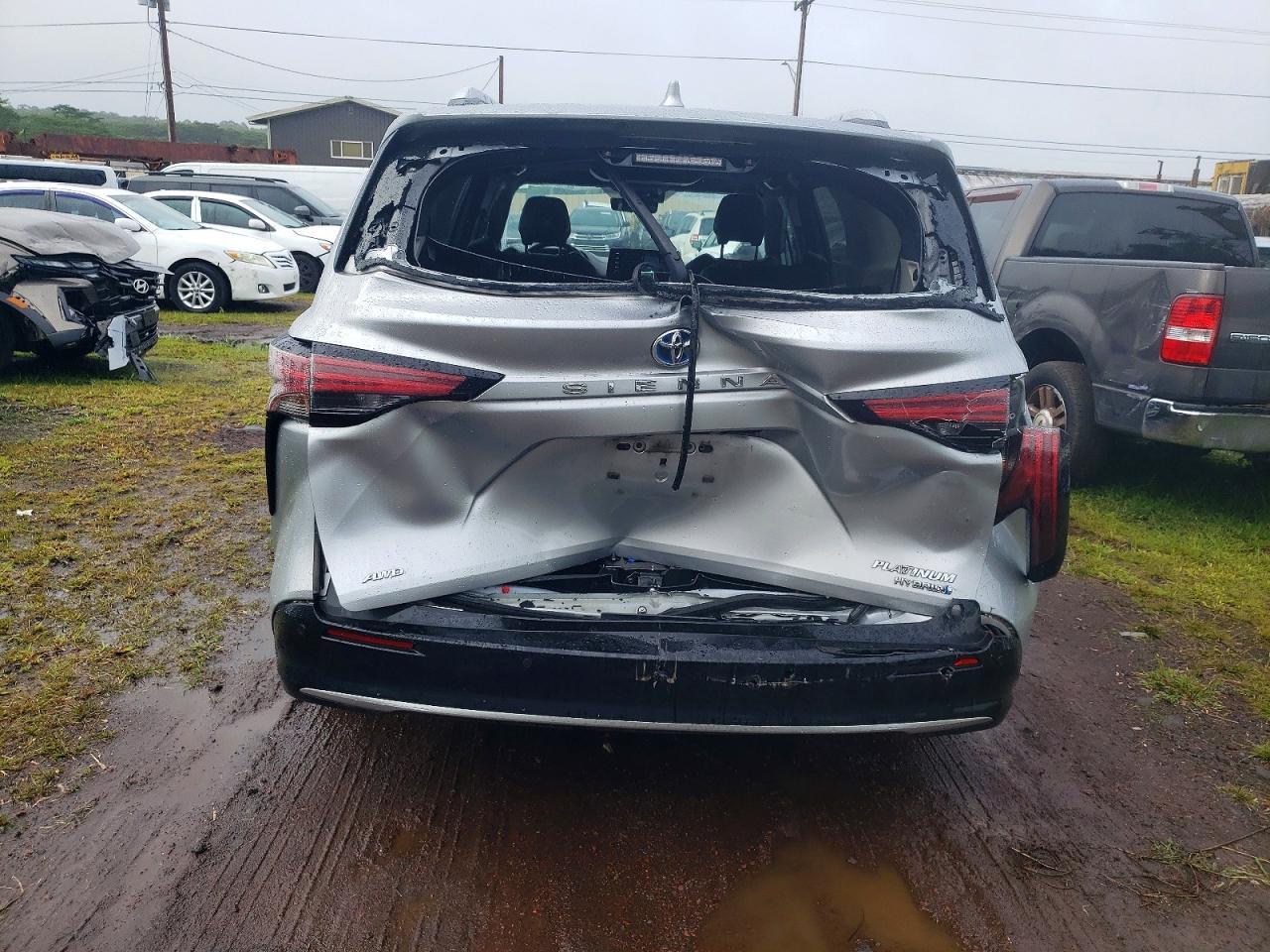 2023 Toyota Sienna Limited - Image 6