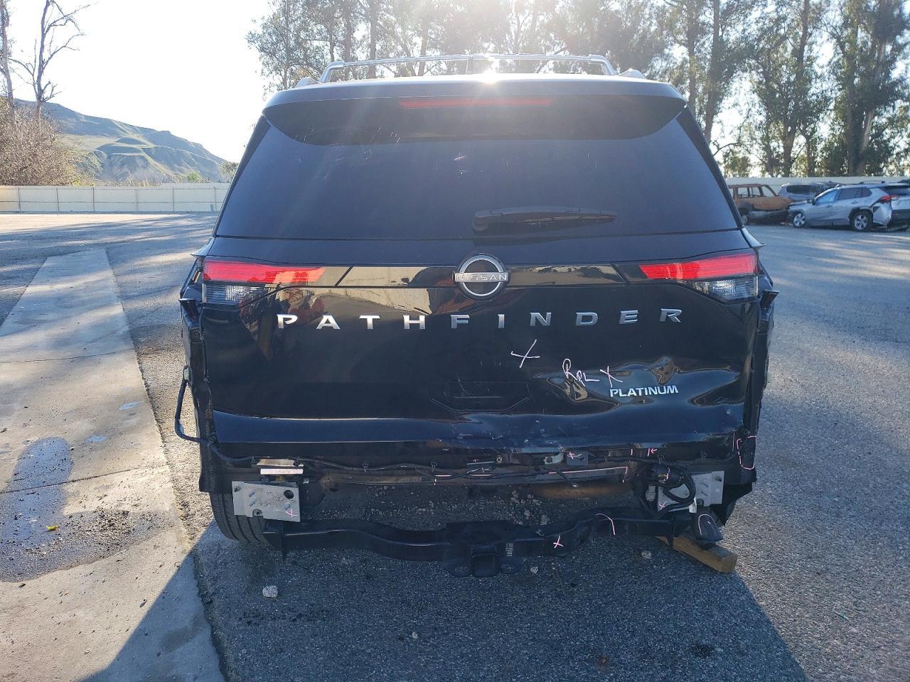 2022 Nissan Pathfinder Platinum - Фото 6