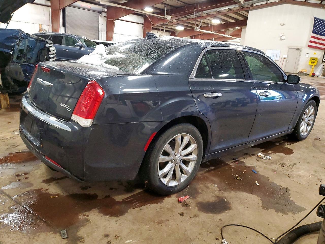 2017 Chrysler 300C - Фото 3