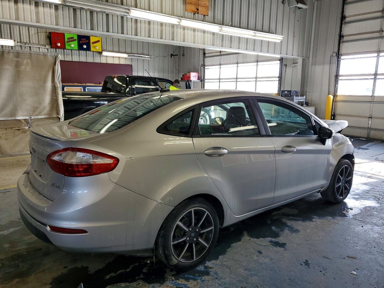 2019 Ford Fiesta Se - Фото 3