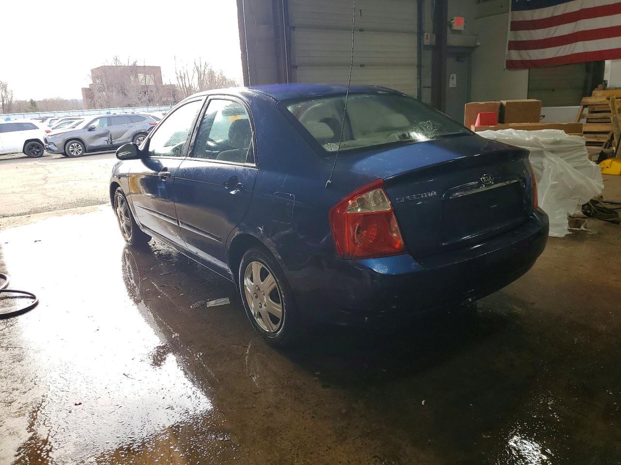 2005 Kia Spectra Lx - Image 2