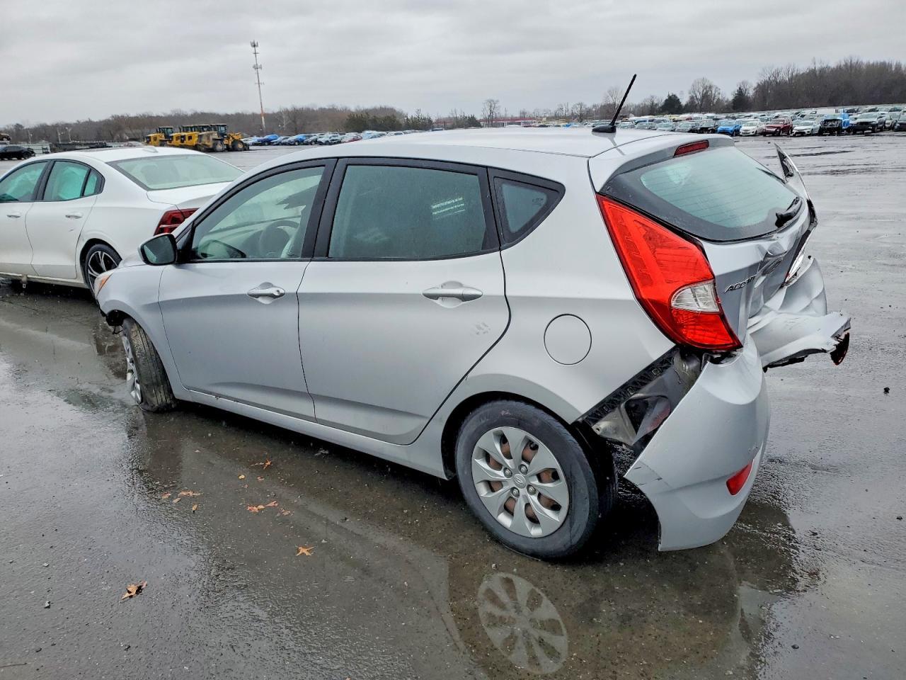 2017 Hyundai Accent Se - Фото 2