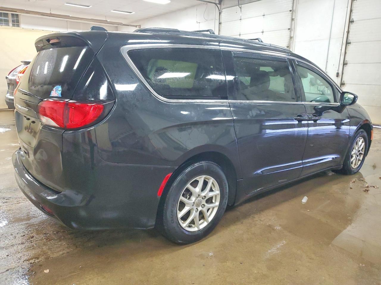 2020 Chrysler Voyager Lxi - Фото 3
