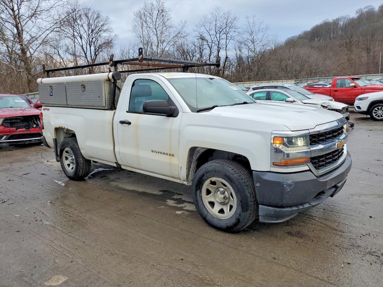 2018 Chevrolet Silverado 1500 Utility Wt 5.3L V-8 - Фото 4