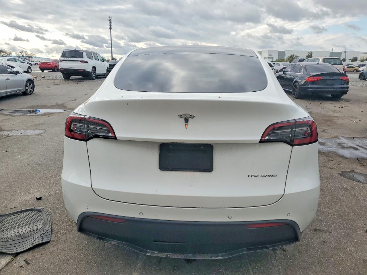 2022 Tesla Model Y - Фото 6