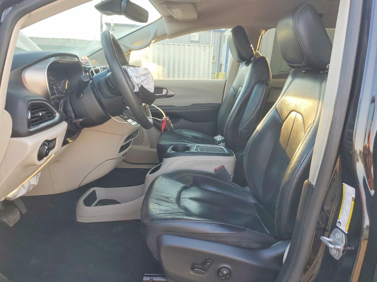 2022 Chrysler Pacifica Touring L - Фото 7