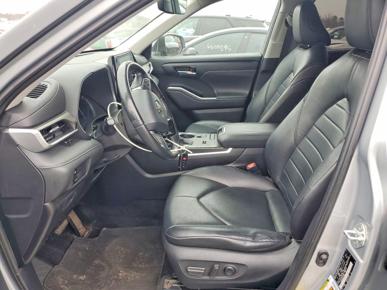 2020 Toyota Highlander Hybrid Xle - Image 7