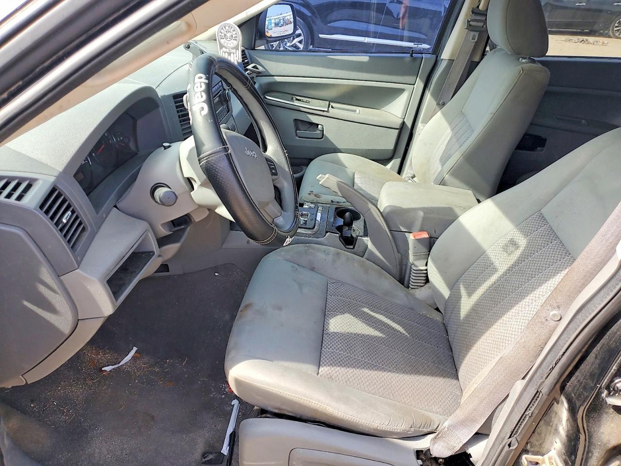 2006 Jeep Grand Cherokee Laredo - Image 7