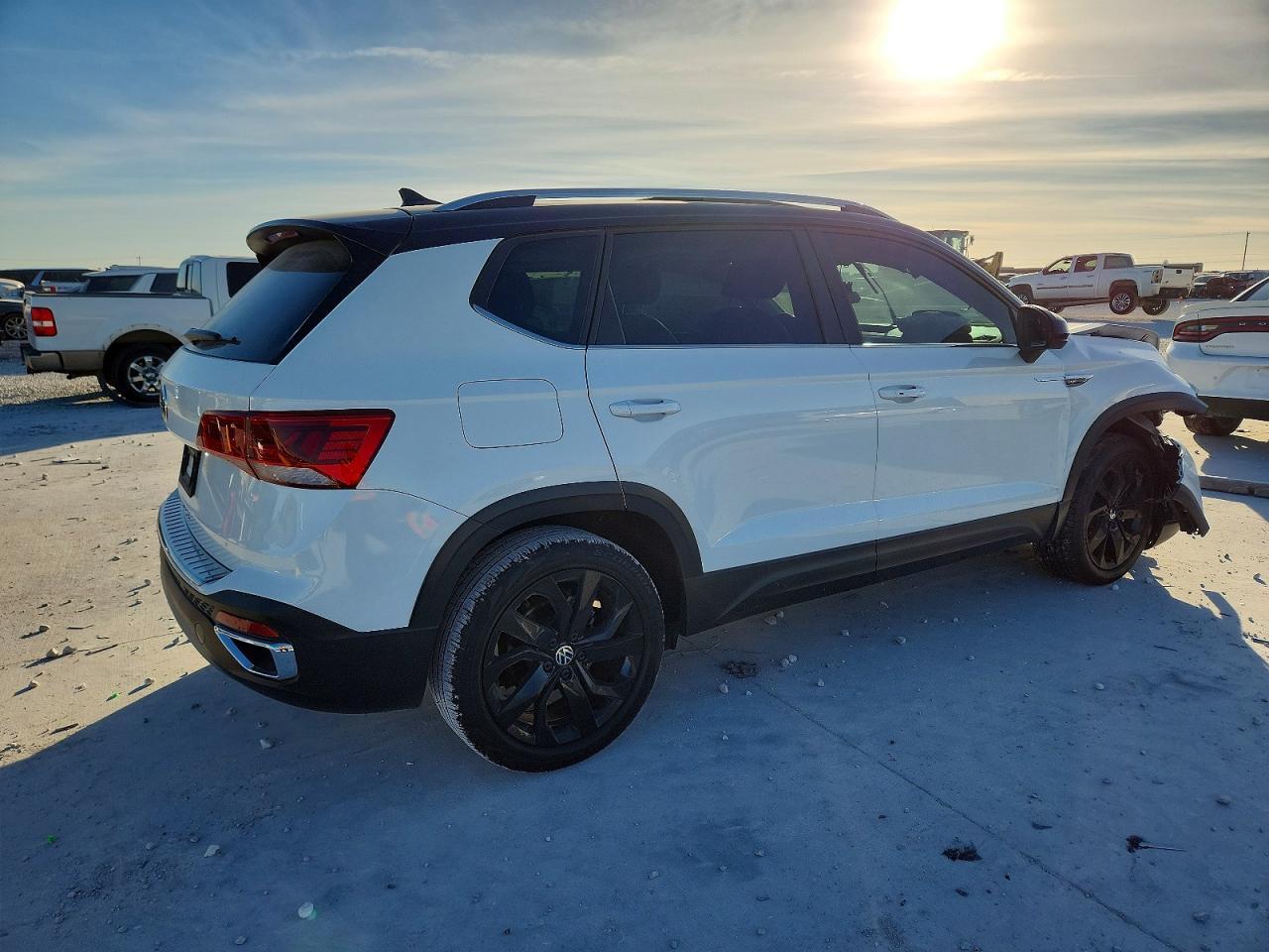 2024 Volkswagen Taos Se - Фото 3