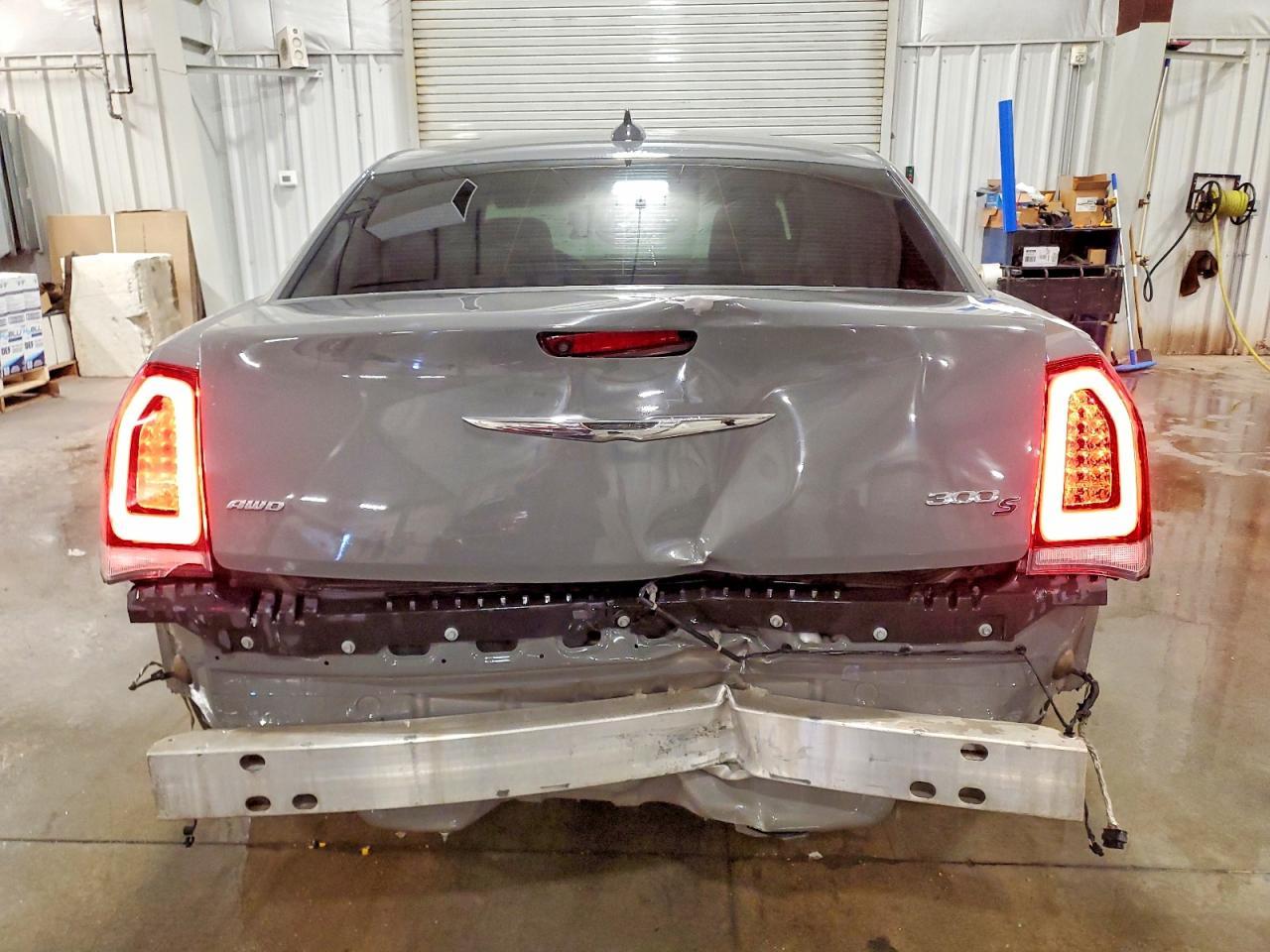 2018 Chrysler 300 S - Image 6