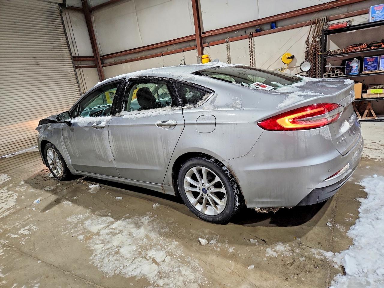 2020 Ford Fusion Se - Фото 2