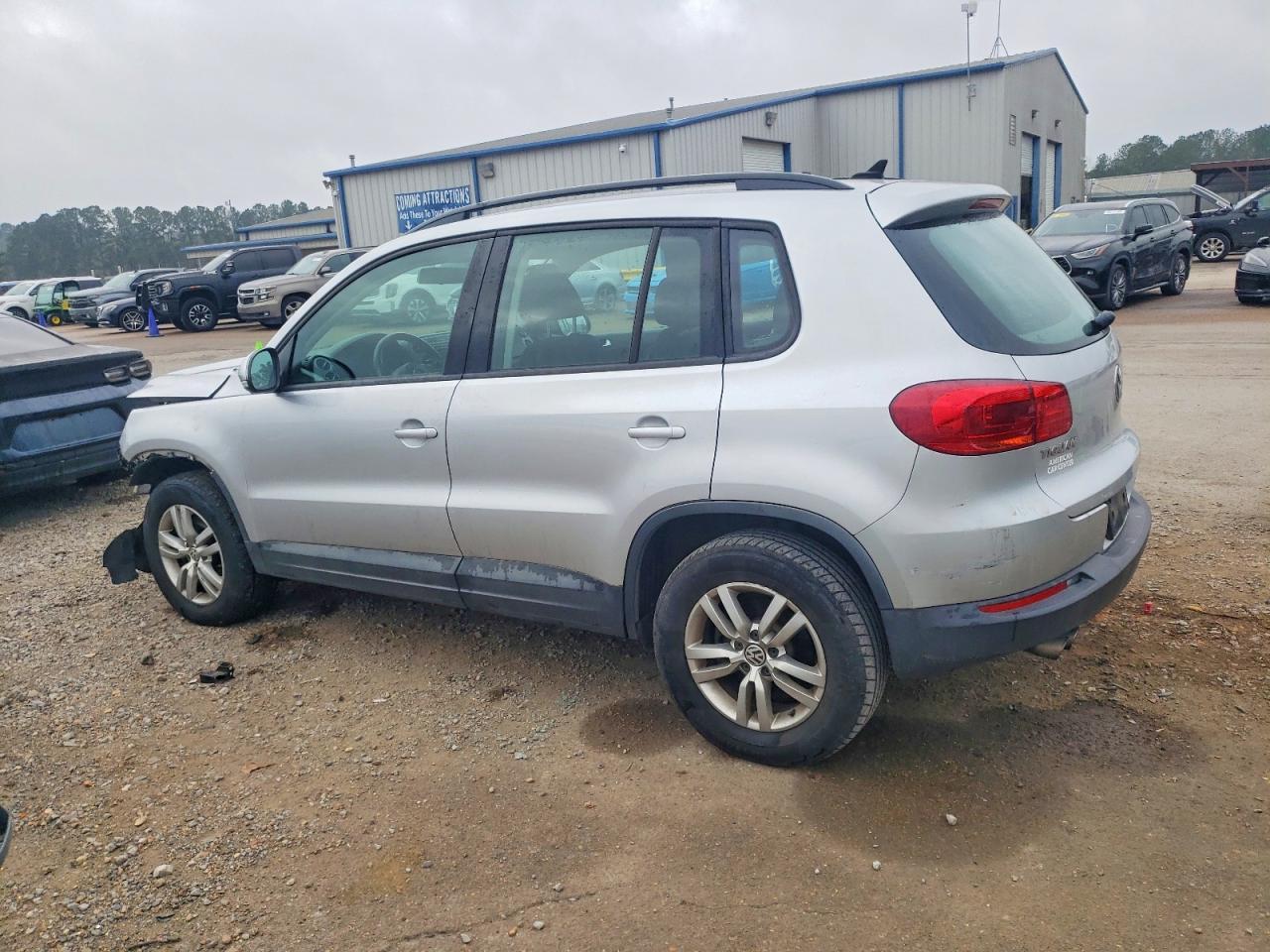 2015 Volkswagen Tiguan S - Фото 2