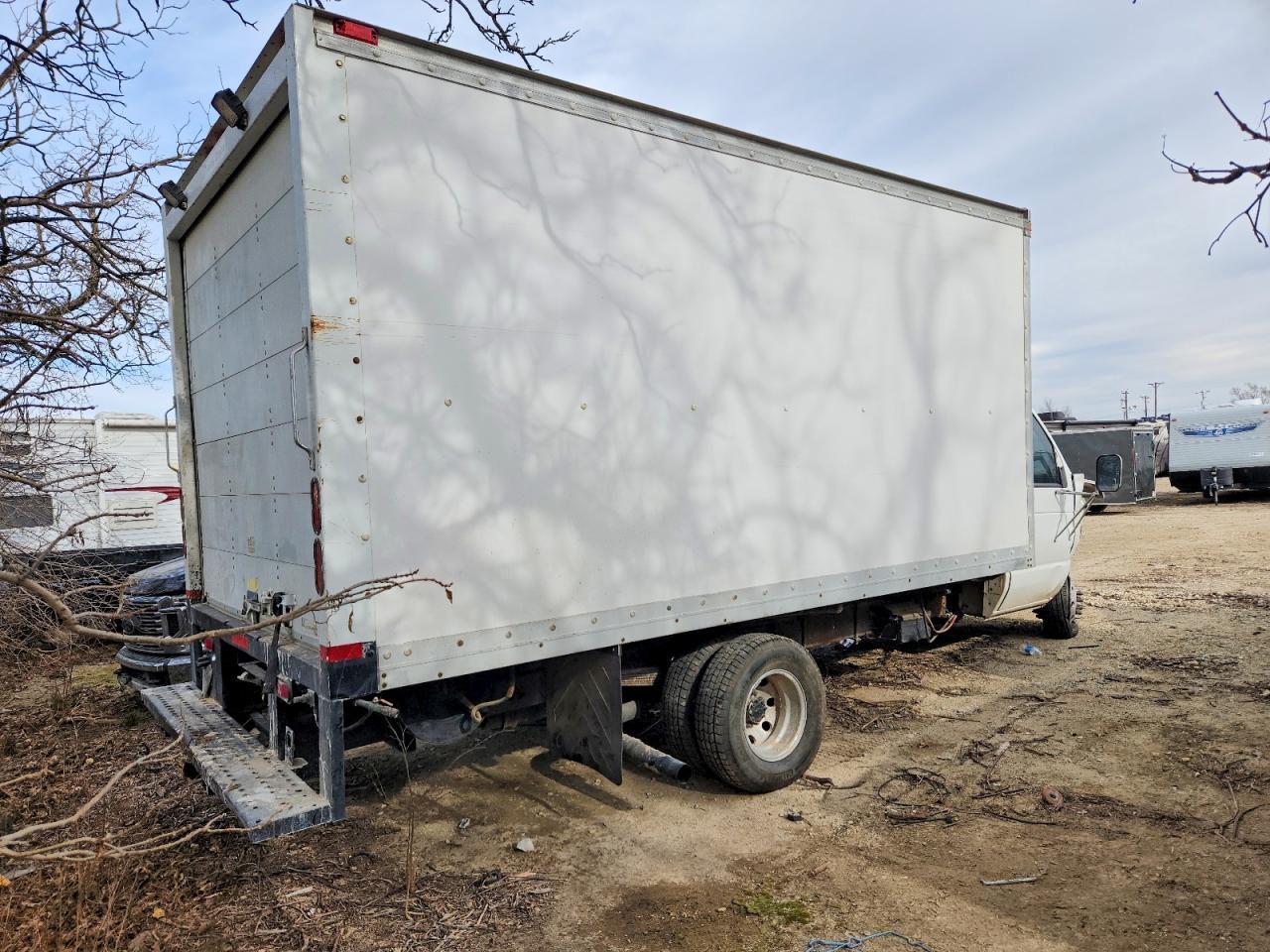 1998 Ford E450 Box Truck - Фото 3