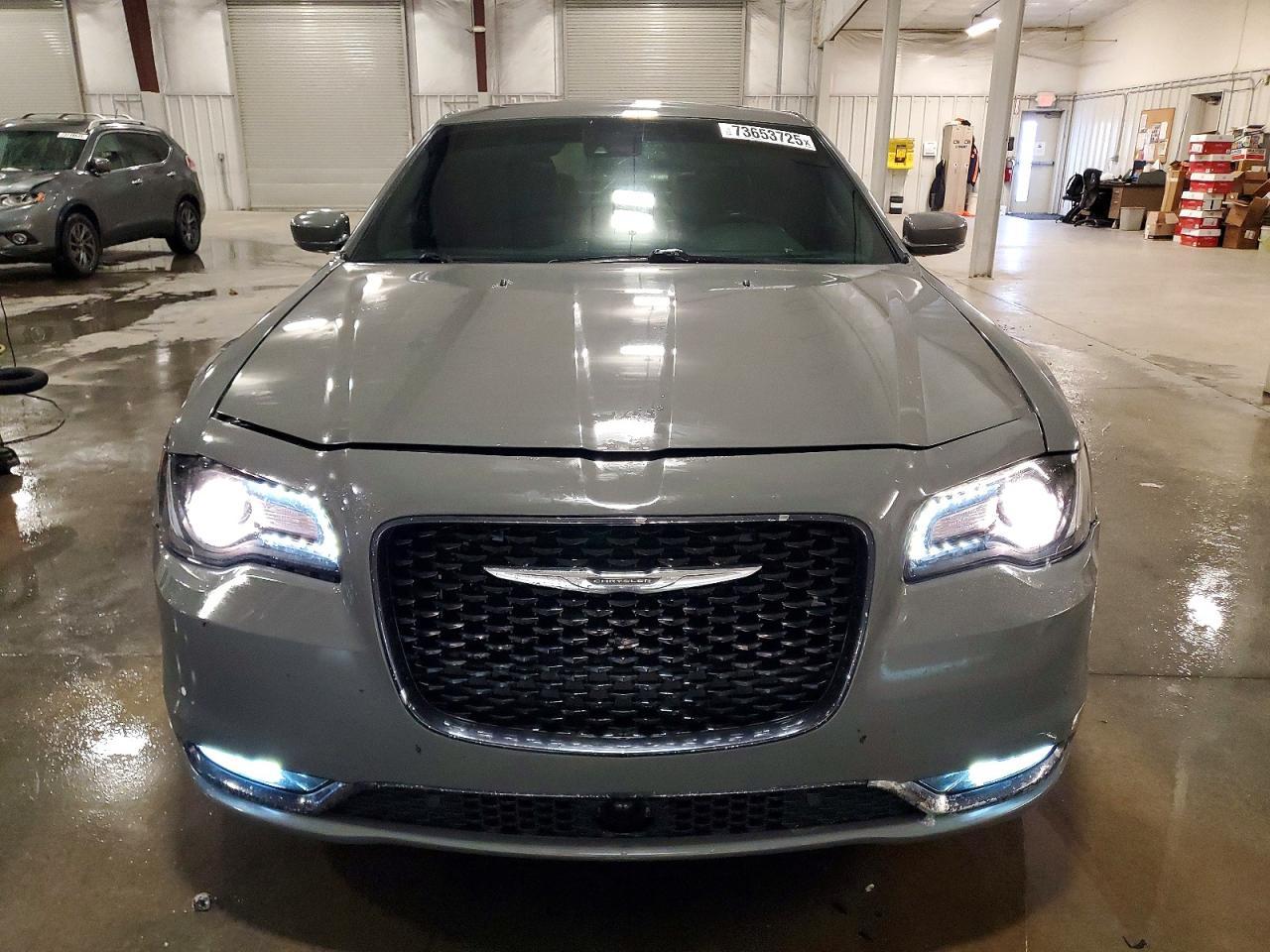 2018 Chrysler 300 S - Image 5