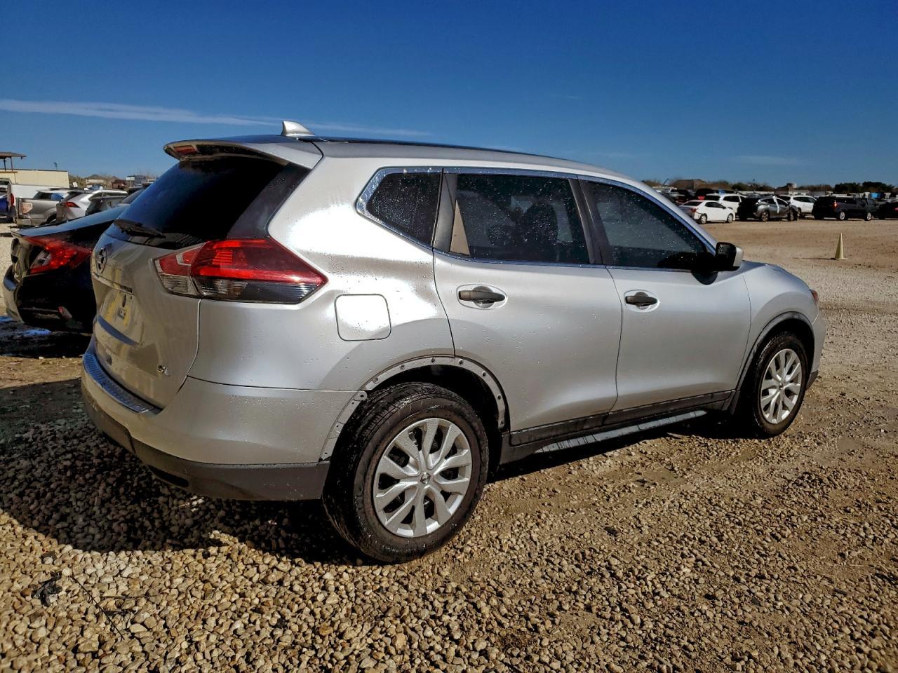 2018 Nissan Rogue S - Image 3