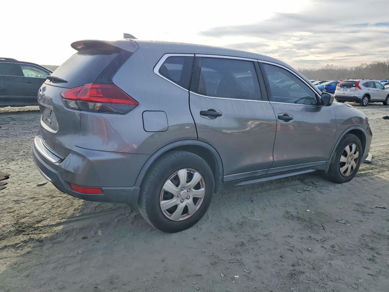 2018 Nissan Rogue S - Image 3