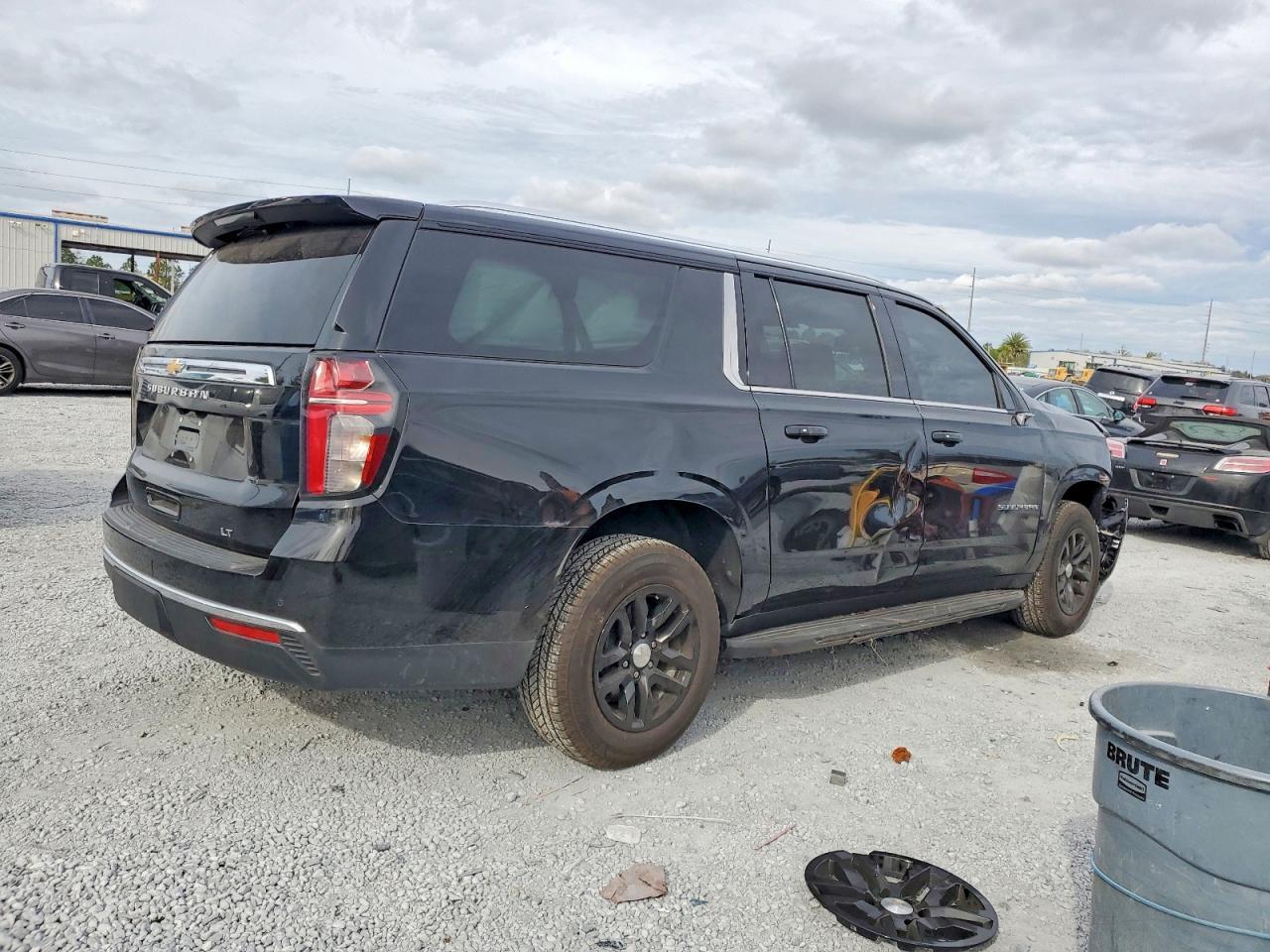 2022 Chevrolet Suburban C1500 Lt - Image 3