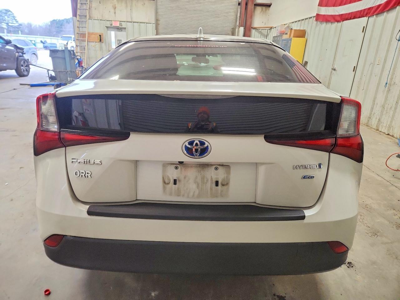 2020 Toyota Prius L Eco - Фото 6