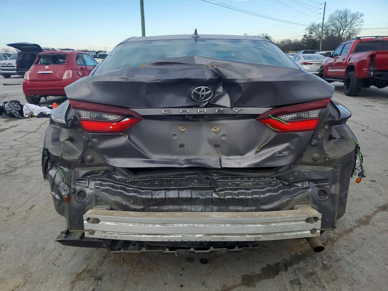 2022 Toyota Camry Le - Фото 6