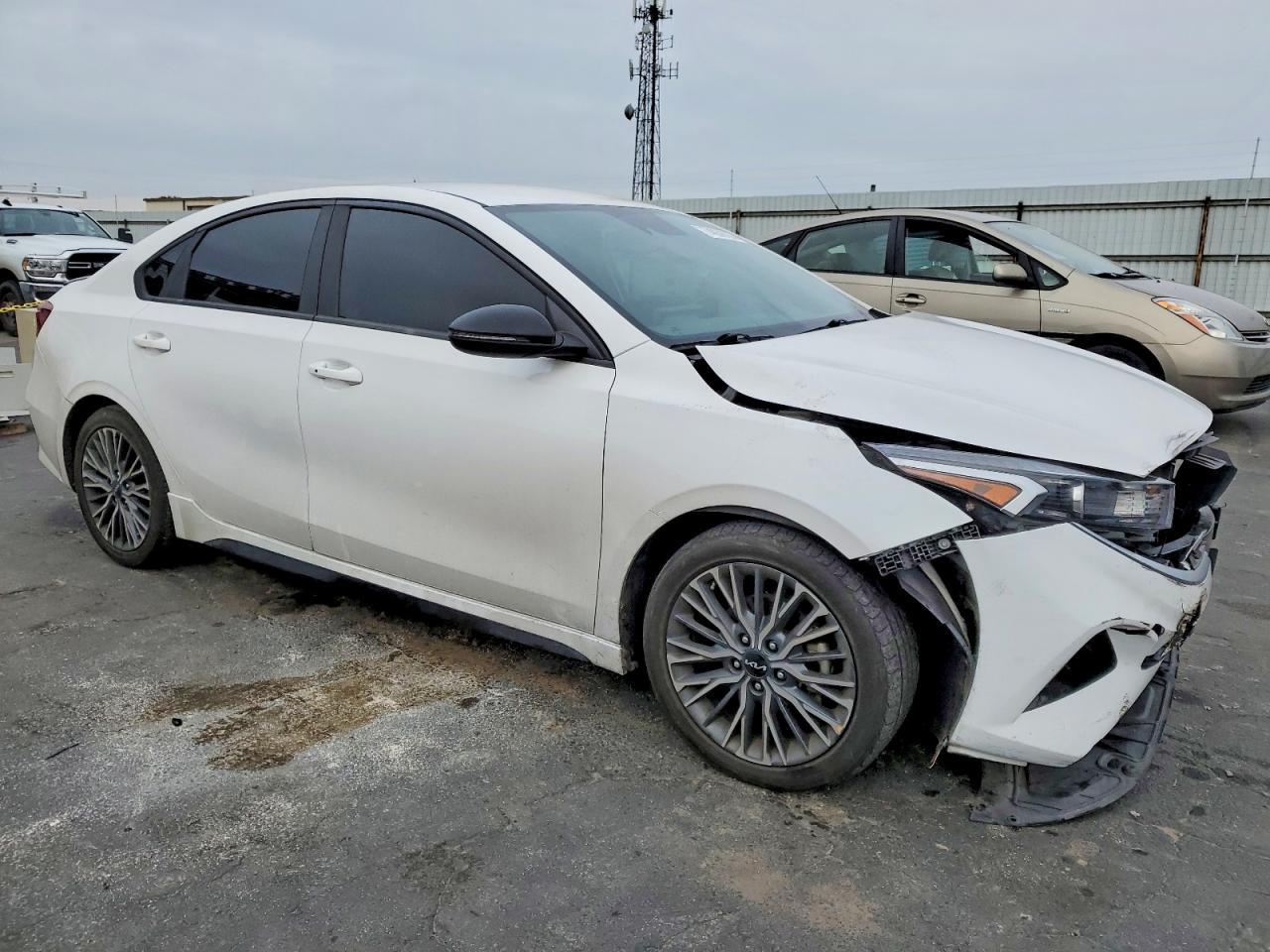 2022 Kia Forte Gt Line - Фото 4