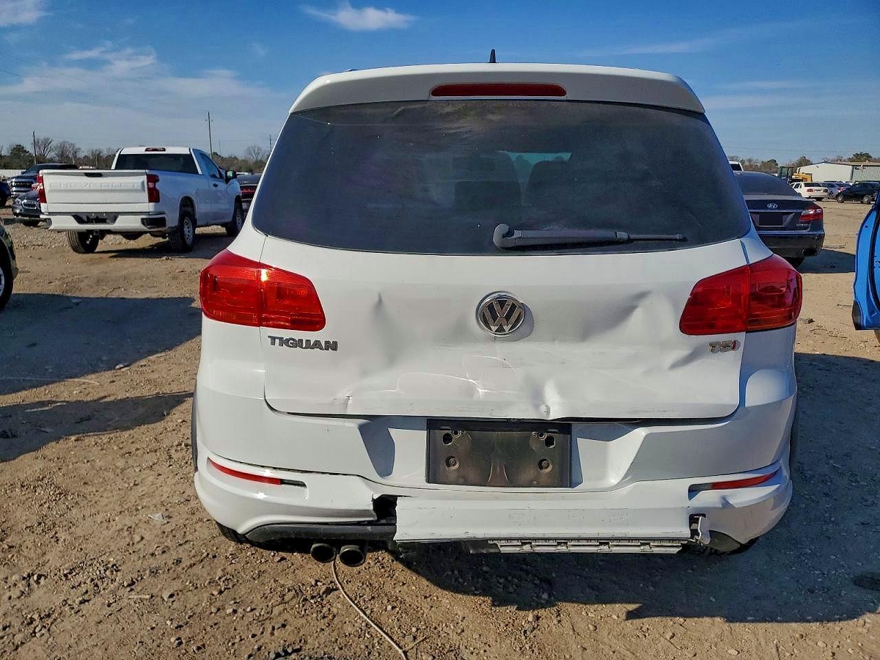 2016 Volkswagen Tiguan S - Image 6