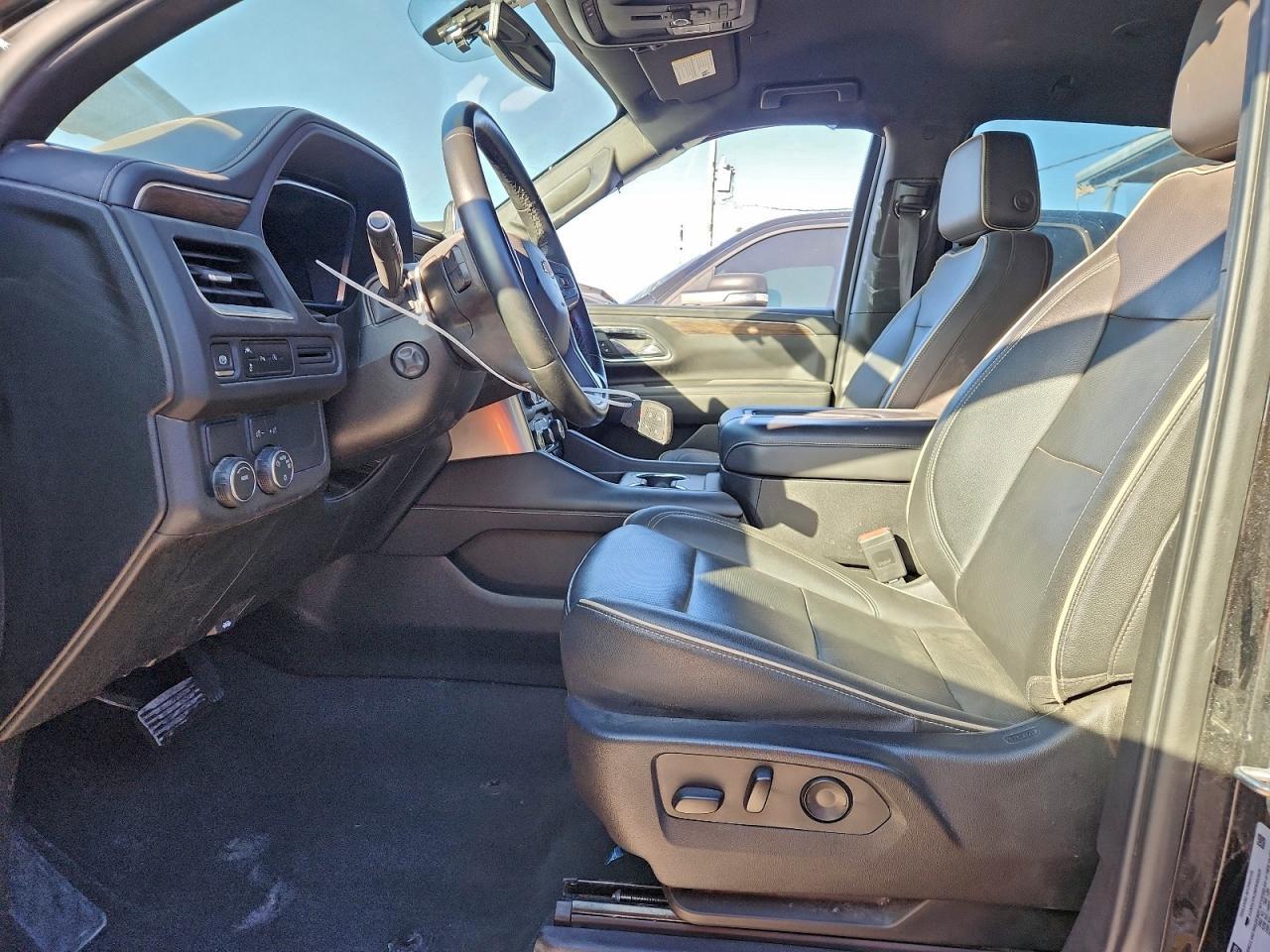 2023 Chevrolet Suburban C1500 Premier - Image 7