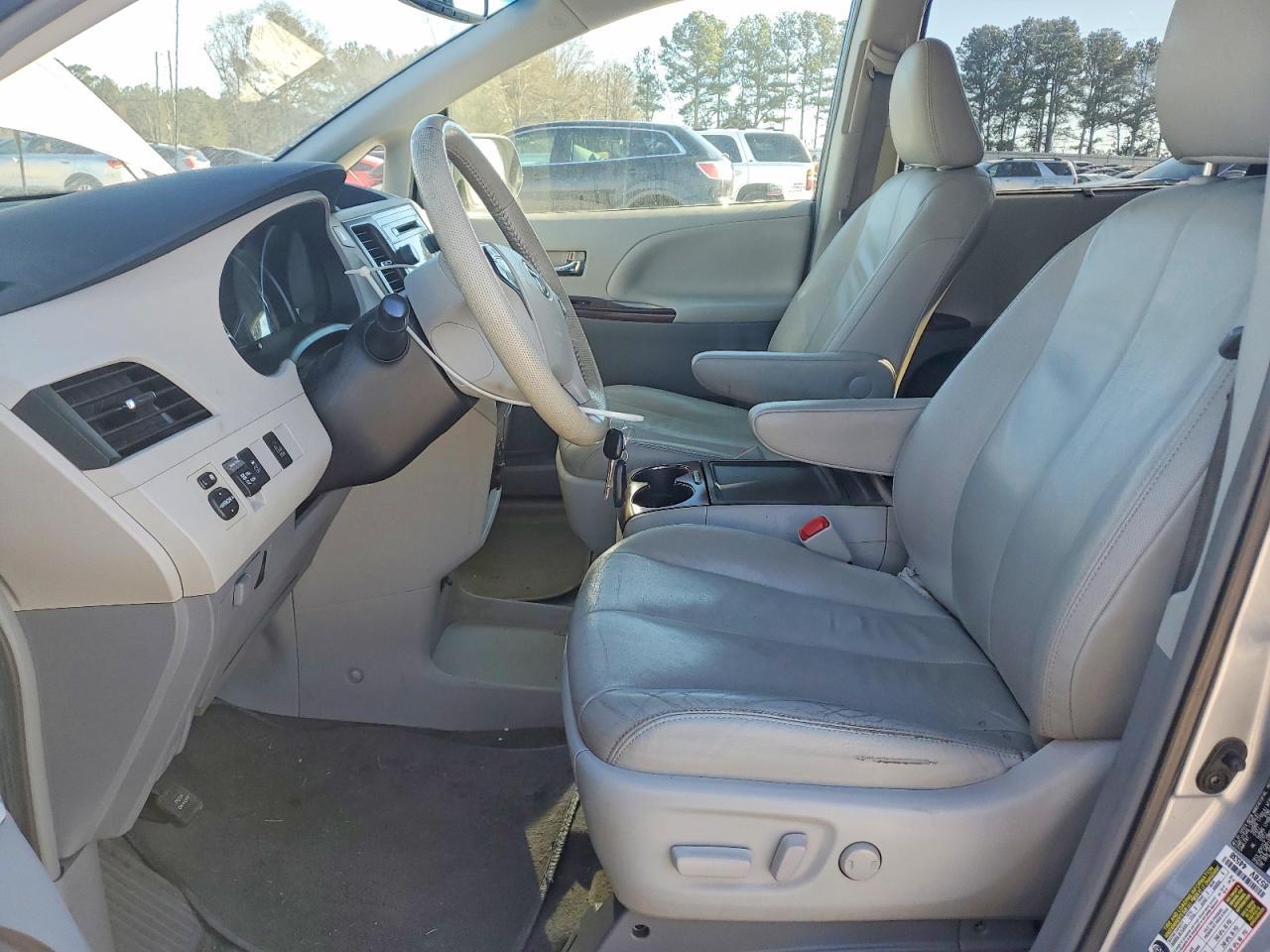 2014 Toyota Sienna Xle - Фото 7