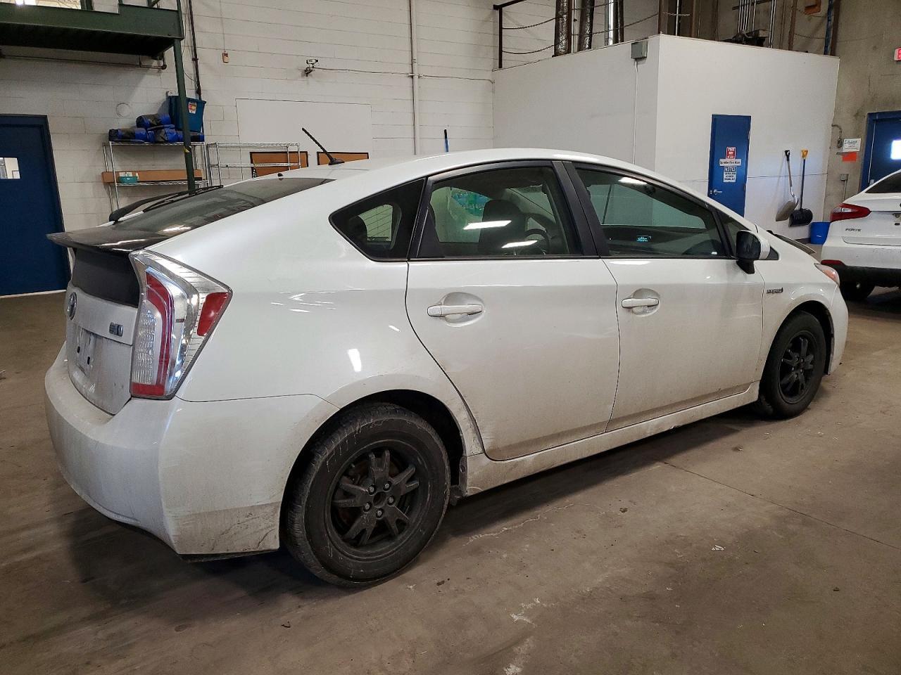 2014 Toyota Prius - Фото 3