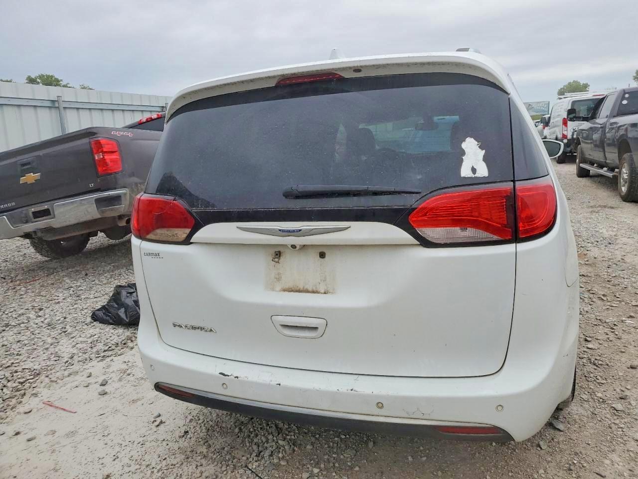 2018 Chrysler Pacifica Touring L - Image 6