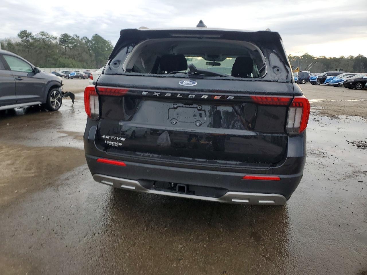 2025 Ford Explorer Active - Image 6