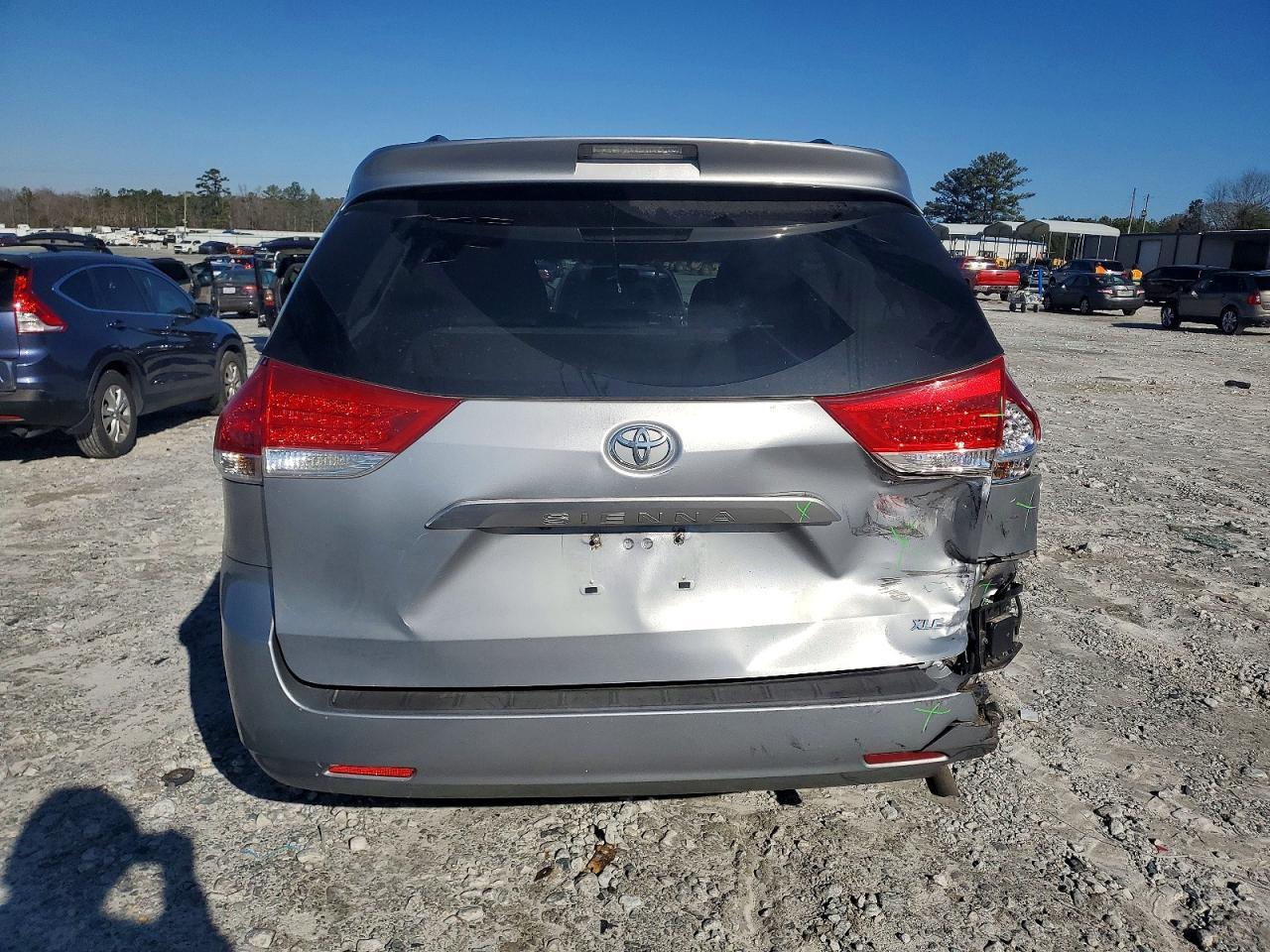 2014 Toyota Sienna Xle - Фото 6