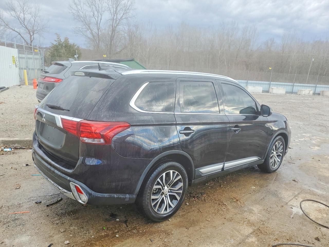 2017 Mitsubishi Outlander Se - Image 3