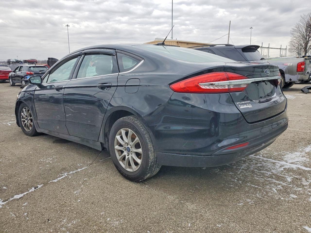 2017 Ford Fusion S - Фото 2