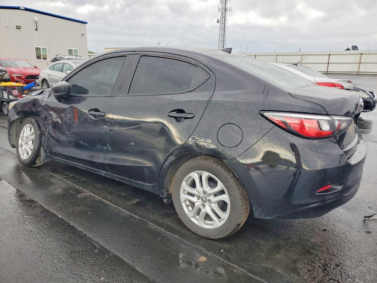 2019 Toyota Yaris L - Фото 2