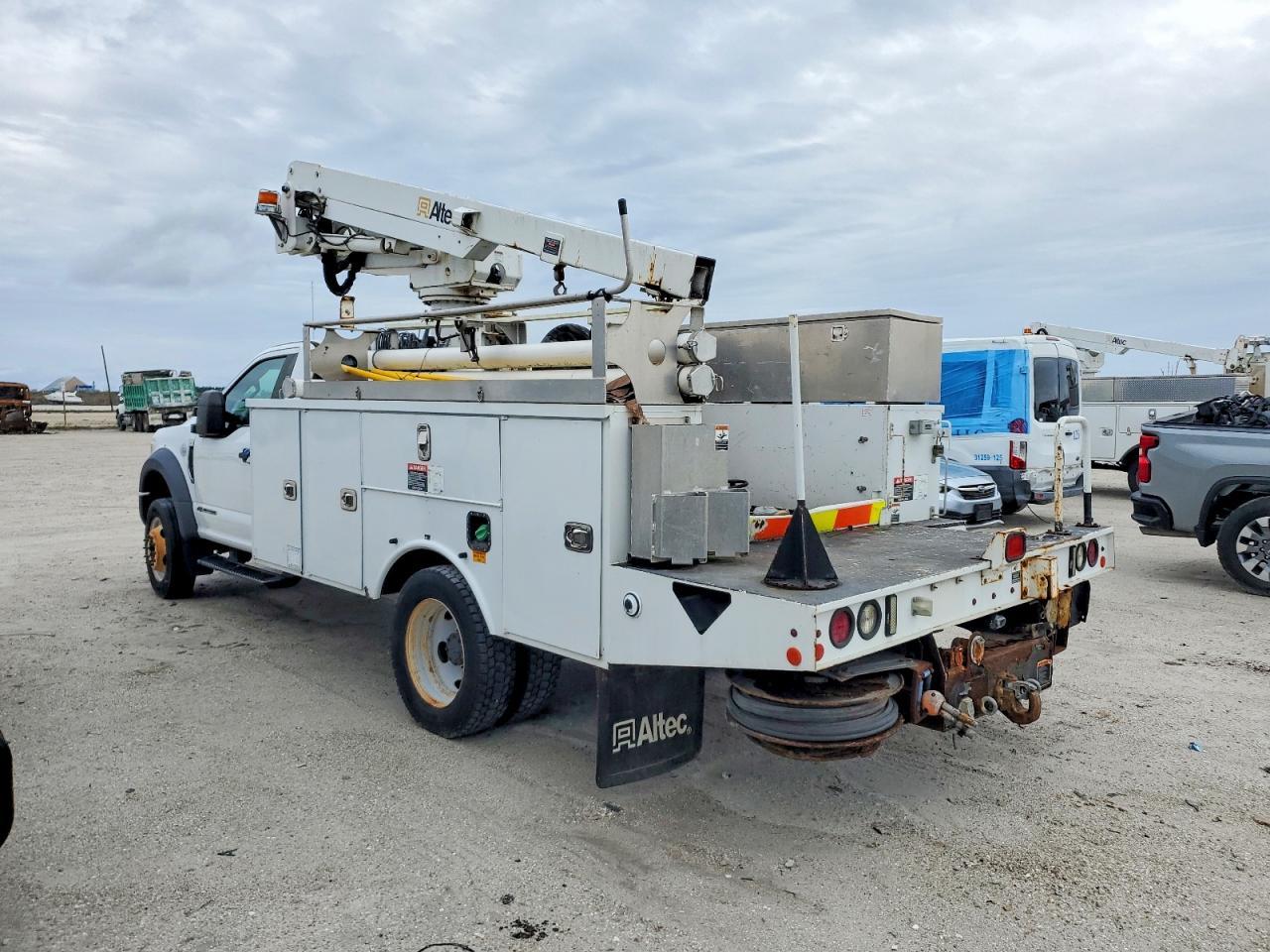 2017 Ford F550 Super Duty - Фото 3
