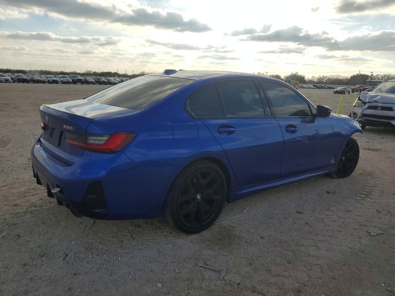 2025 BMW Motorrad 330I - Image 3