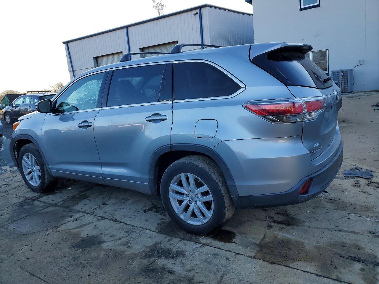 2015 Toyota Highlander Le - Фото 2