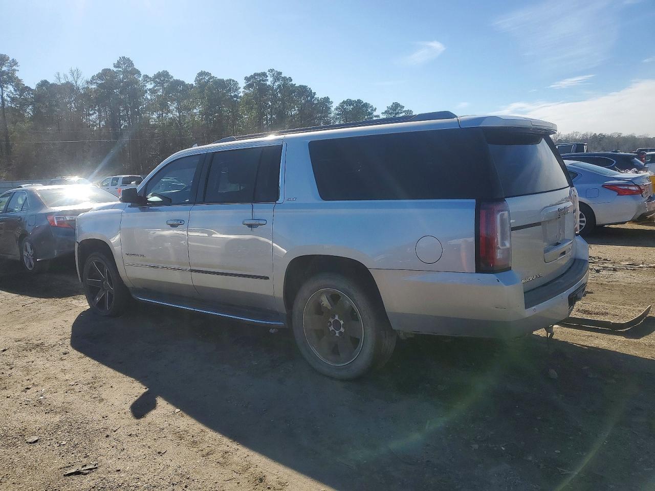 2017 GMC Yukon Xl K1500 Slt - Image 2