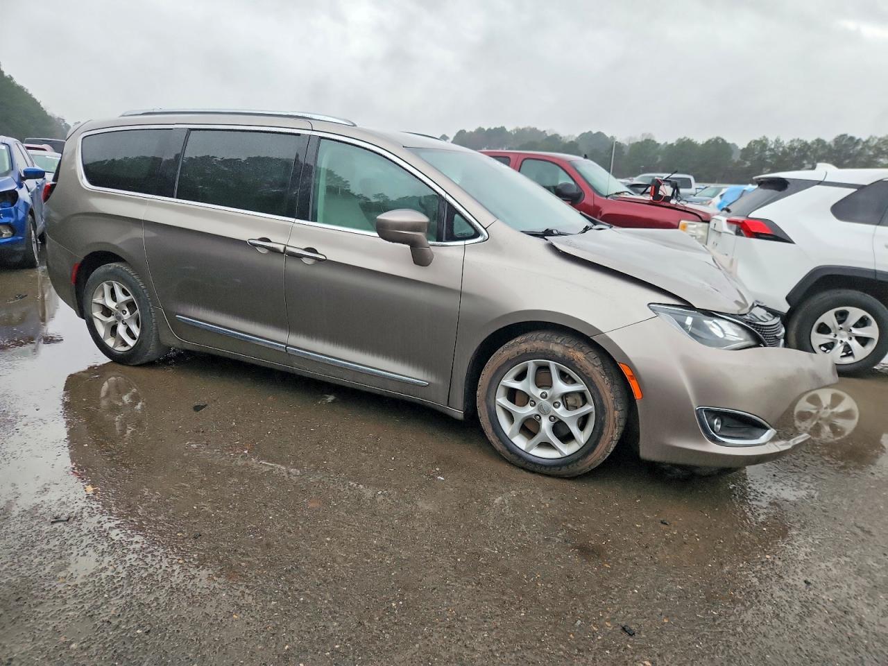 2017 Chrysler Pacifica Touring L Plus - Фото 4
