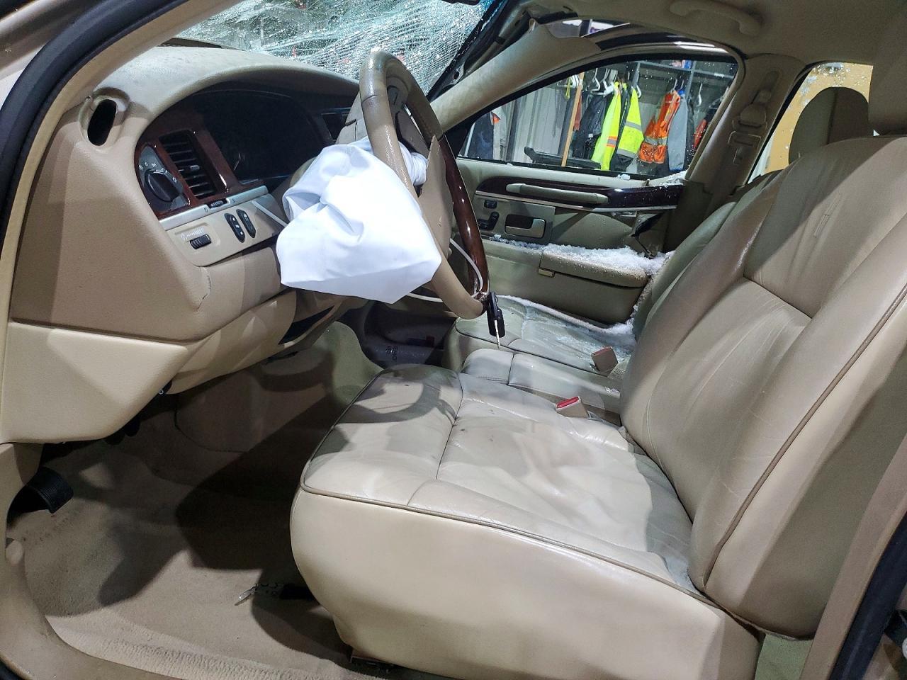 2006 Lincoln Town Car Designer - Фото 7