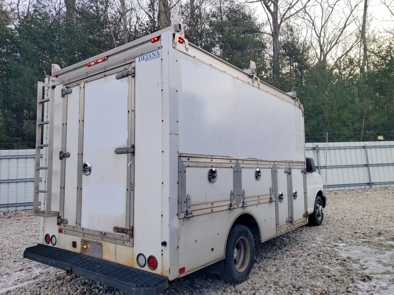 2016 Chevrolet Express G3500 * Utility Van * - Image 3