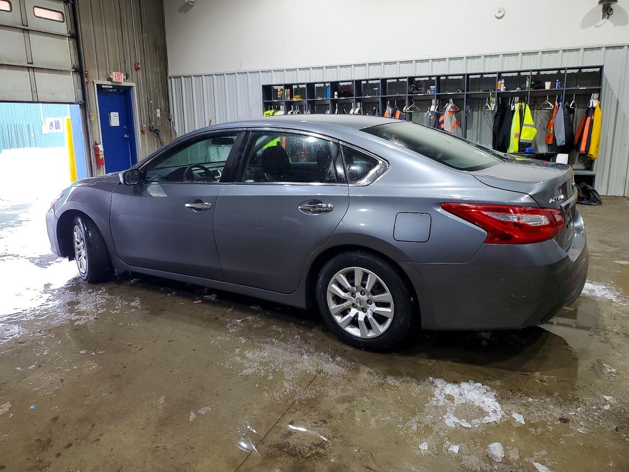2016 Nissan Altima 2.5 S - Фото 2