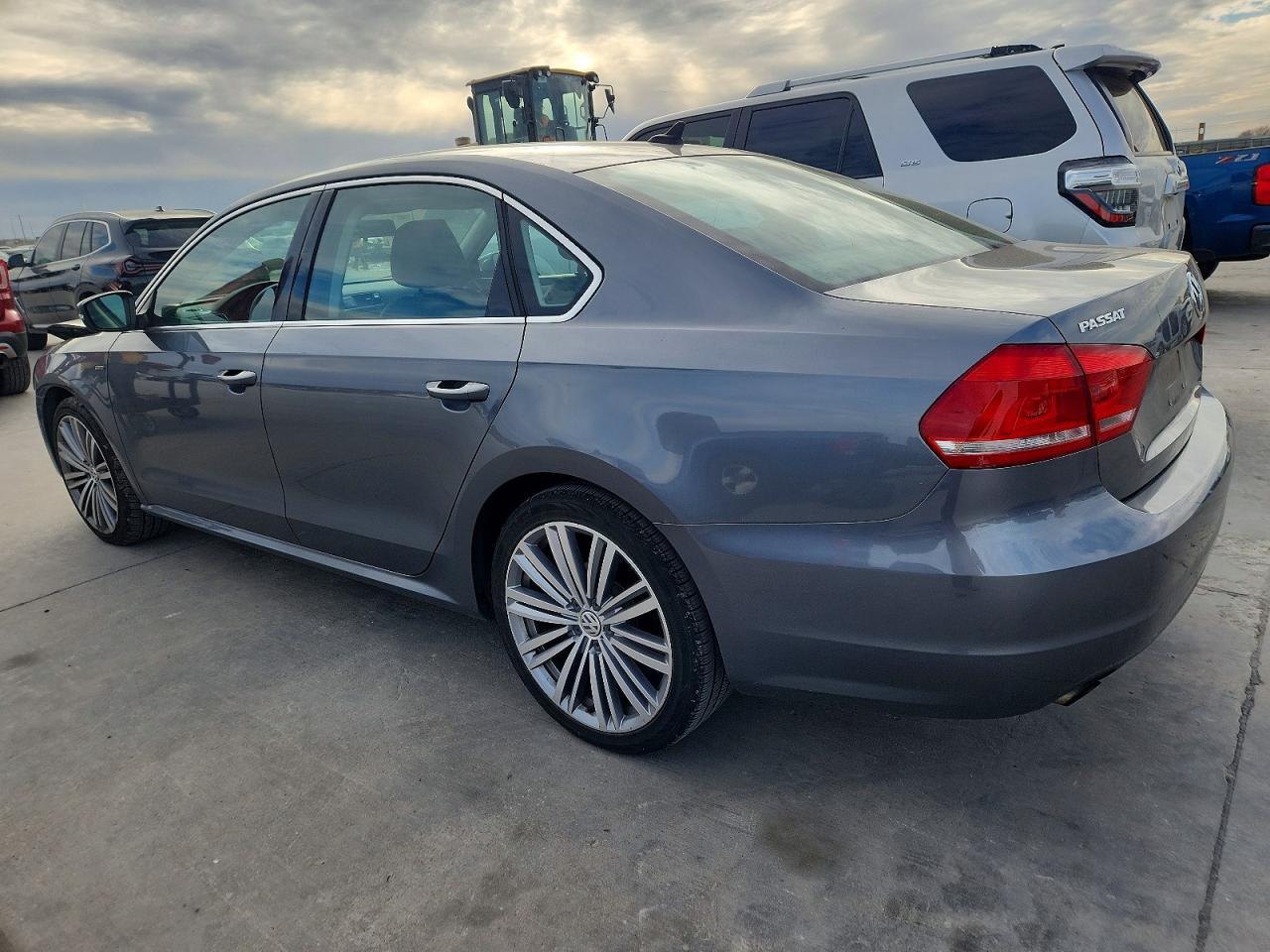 2015 Volkswagen Passat - Фото 2