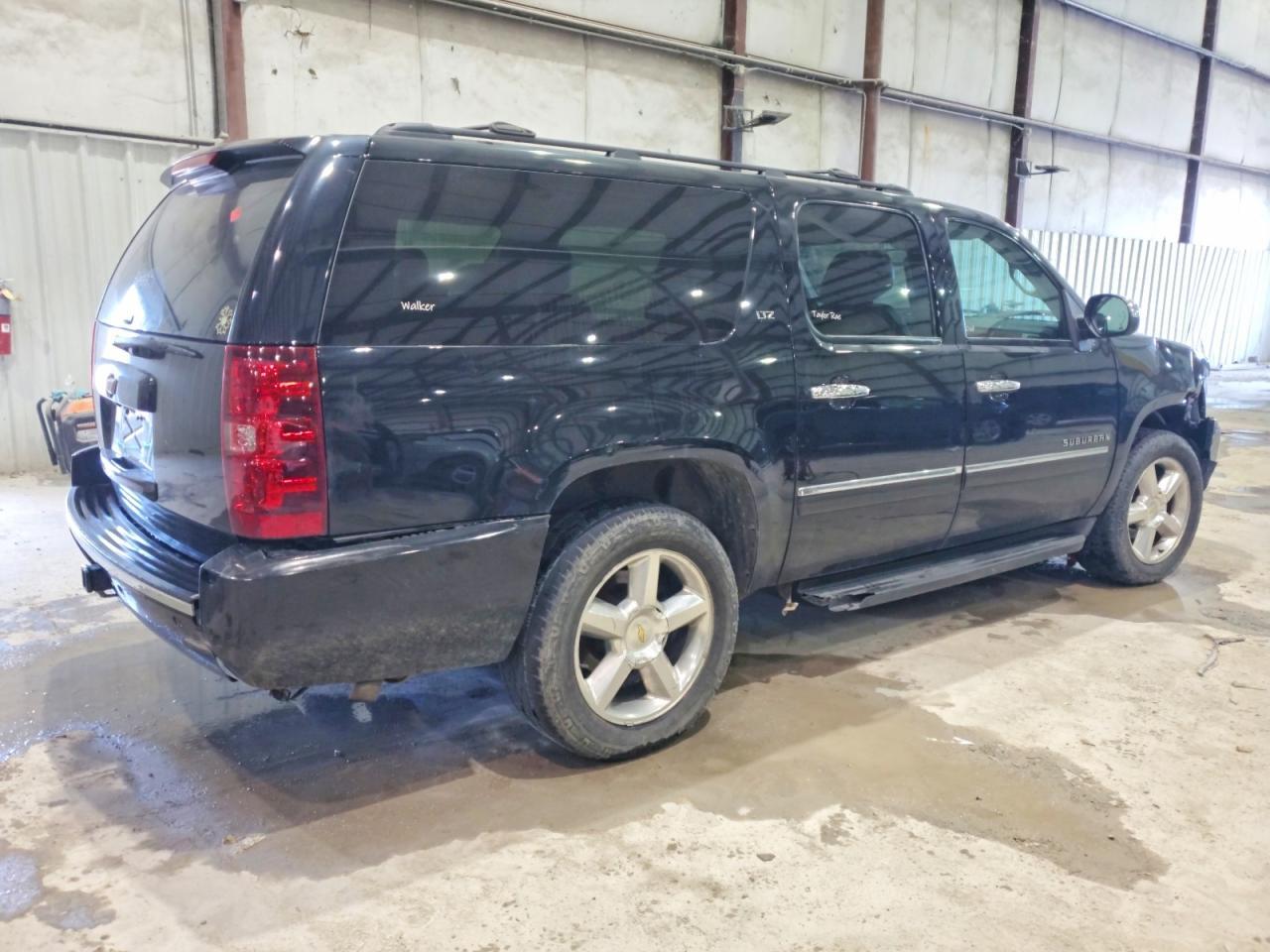 2014 Chevrolet Suburban K1500 Ltz - Image 3
