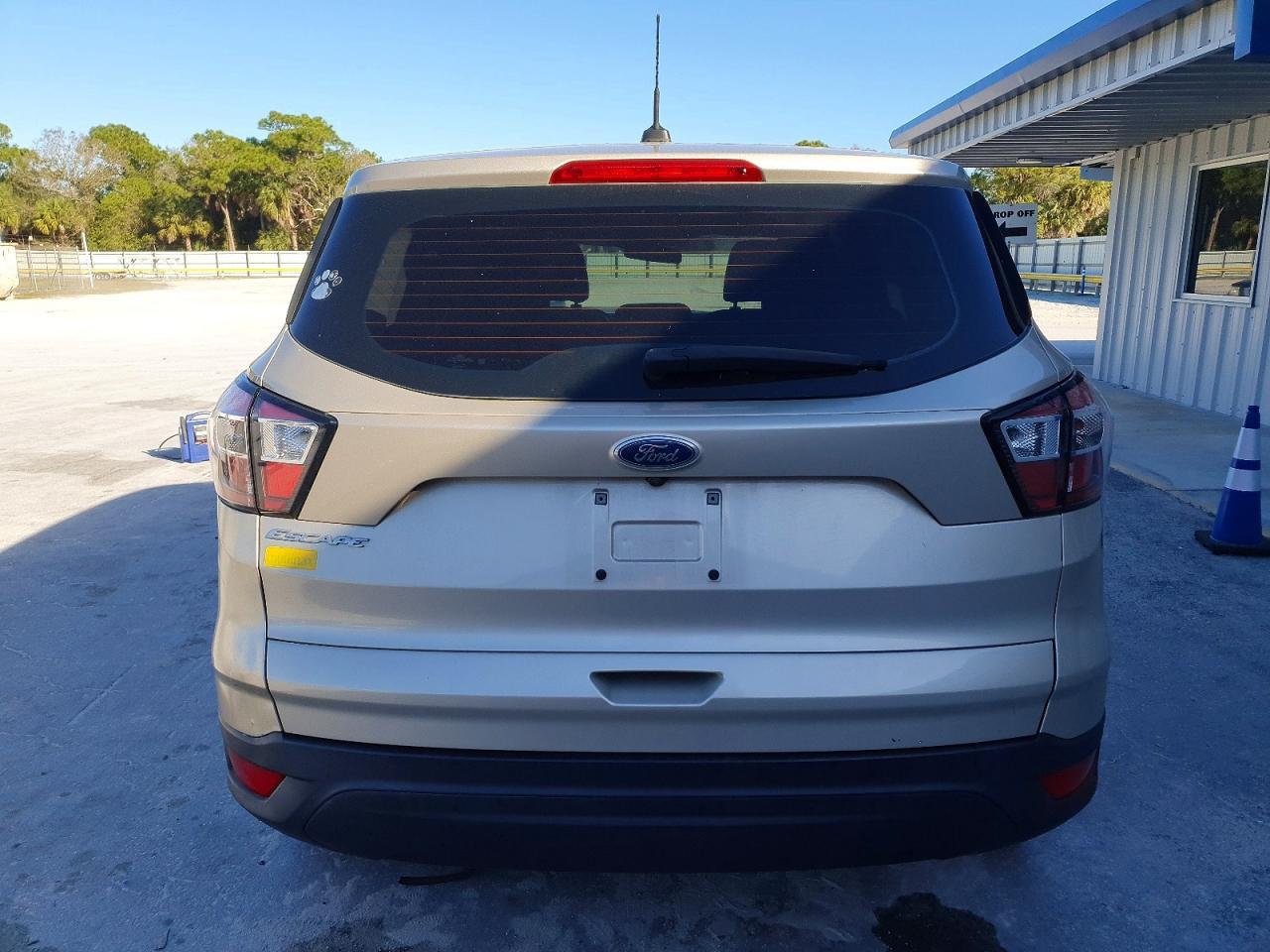 2017 Ford Escape S - Фото 6