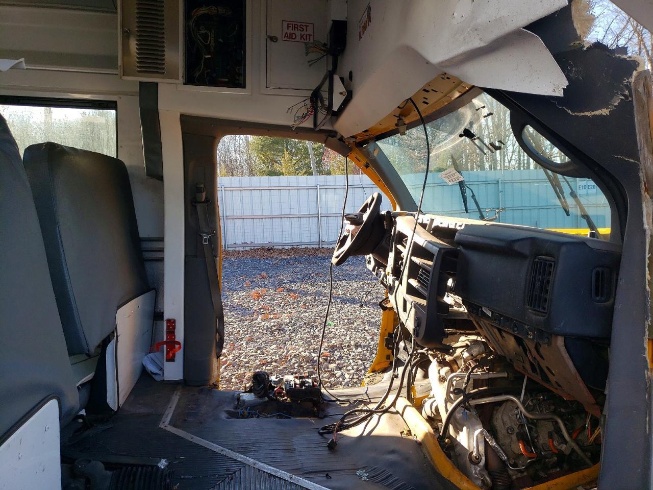 2014 Chevrolet Express School Bus - Фото 5